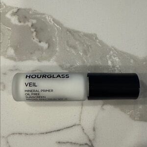 🌸5/$25🌸 Hourglass veil mineral primer